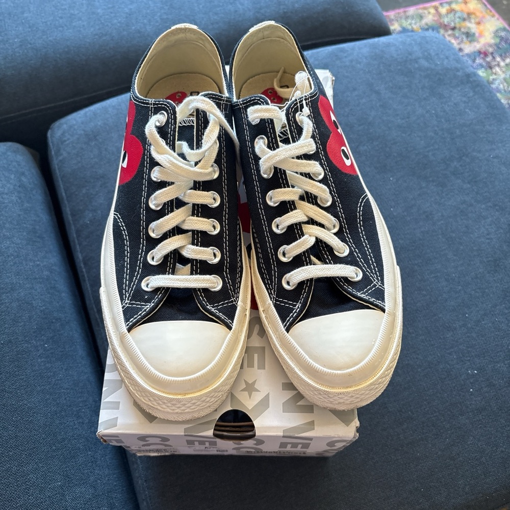 CDG converses size 9 in men’s and black